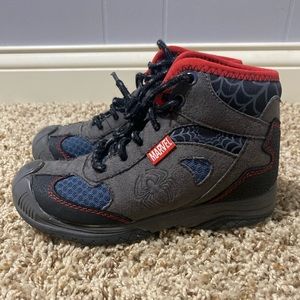 Boys Mavel boots